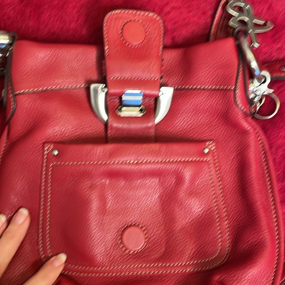 B MAKOWSKY GENUINE RED PEBBLED LEATHER CROSSBODY HANDBAG WITH LEOPARD LINING - Picture 12 of 13